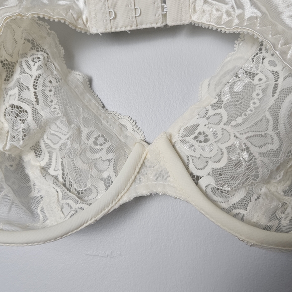 VINTAGE OLGA Cream Unlined Lace Bra 38C Wired Style 33080 - Picture 7 of 7